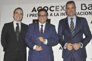 Alfonso Ortega licenciado y dos compañeros